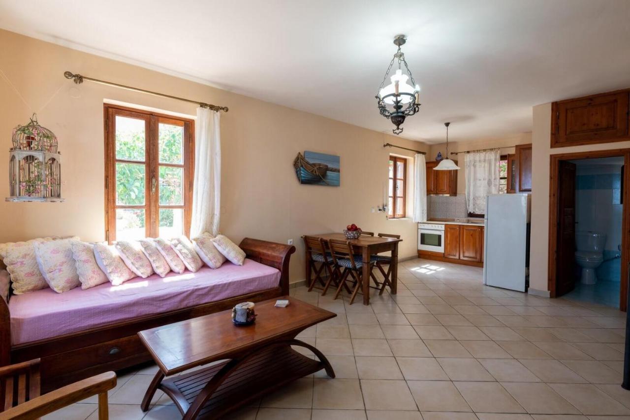 Villa Leleka Chalki Town Eksteriør bilde